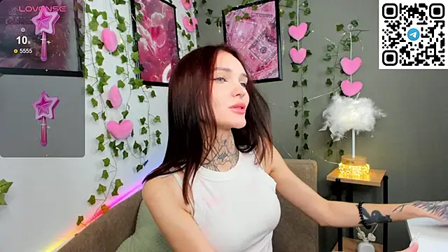 Snapshot of Selena_Lune chatting on 09-26-25, 01:53 Selena Lune online show from 09-26-25, 01:53