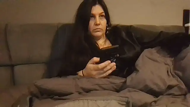 Snapshot of Feymaria chatting on 10-20-25, 02:06 Feymaria online show from 10-20-25, 02:06