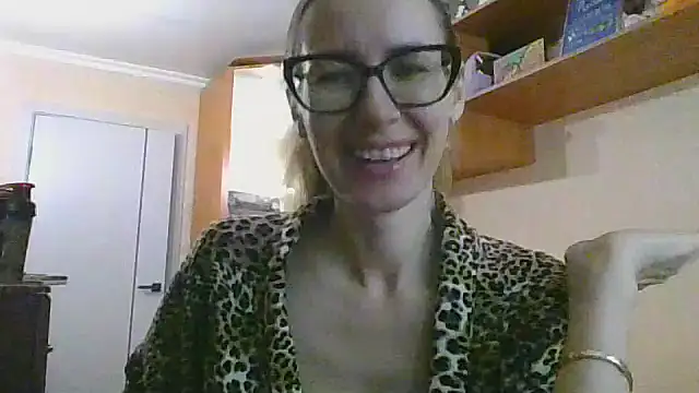 Snapshot of Norivann chatting on 10-21-25, 09:43 Norivann online show from 10-21-25, 09:43