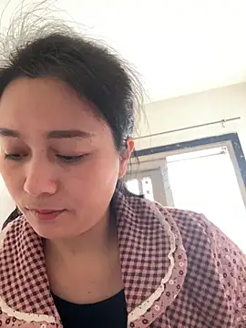 Snapshot of aoyo66 chatting on 11-12-25, 12:33 aoyo66 online show from 11-12-25, 12:33