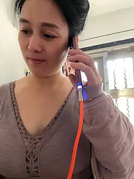 Snapshot of aoyo66 chatting on 11-21-25, 01:37 aoyo66 online show from 11-21-25, 01:37