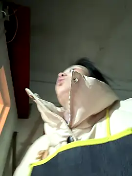 Snapshot of aoyo66 chatting on 12-14-25, 12:38 aoyo66 online show from 12-14-25, 12:38