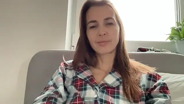 Arivanna online show from 10-16-25, 04:02