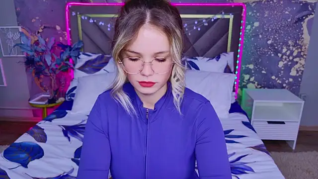 Snapshot of KellyHayden chatting on 10-03-25, 10:23 KellyHayden online show from 10-03-25, 10:23