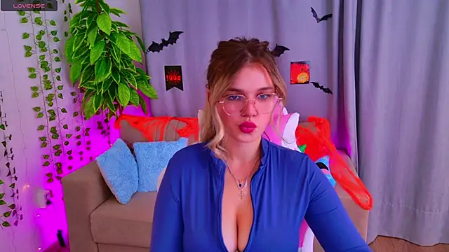 Snapshot of KellyHayden chatting on 10-25-25, 03:40 KellyHayden online show from 10-25-25, 03:40