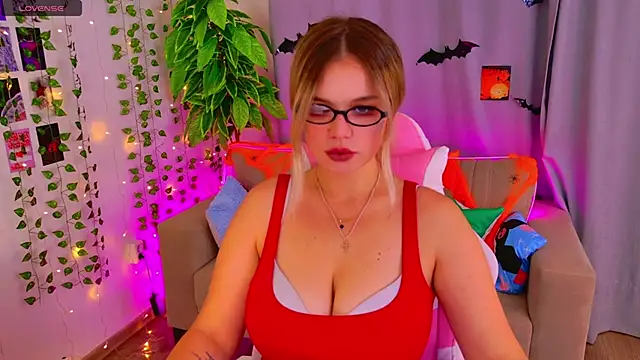 Snapshot of KellyHayden chatting on 10-26-25, 03:29 KellyHayden online show from 10-26-25, 03:29