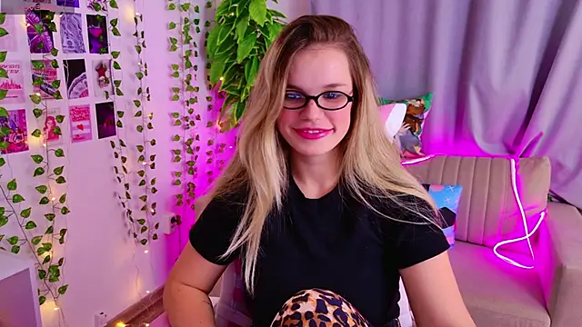 Snapshot of KellyHayden chatting on 11-15-25, 03:52 KellyHayden online show from 11-15-25, 03:52