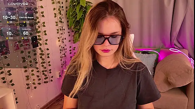 Snapshot of KellyHayden chatting on 11-22-25, 01:32 KellyHayden online show from 11-22-25, 01:32