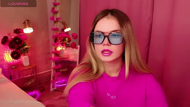 Snapshot of KellyHayden chatting on 11-30-25, 06:23 KellyHayden online show from 11-30-25, 06:23