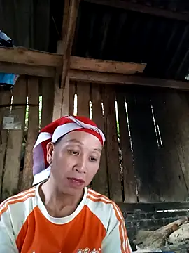 Snapshot of vtmbae chatting on 10-22-25, 10:04 vtmbae online show from 10-22-25, 10:04