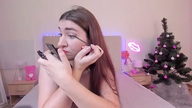 Snapshot of TrishaDarks chatting on 12-14-25, 06:30 TrishaDarks online show from 12-14-25, 06:30