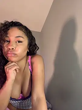 Snapshot of OliviaAshhh chatting on 11-16-25, 10:48 OliviaAshhh online show from 11-16-25, 10:48