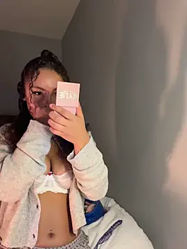 Snapshot of OliviaAshhh chatting on 11-22-25, 09:47 OliviaAshhh online show from 11-22-25, 09:47