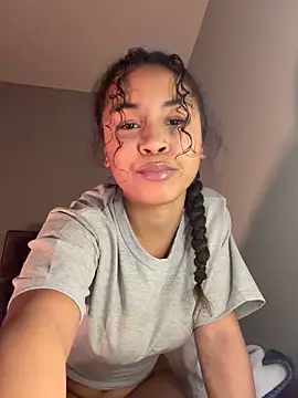 Snapshot of OliviaAshhh chatting on 11-29-25, 01:08 OliviaAshhh online show from 11-29-25, 01:08