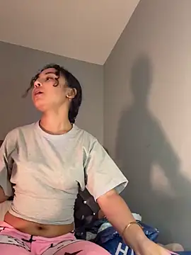 Snapshot of OliviaAshhh chatting on 12-04-25, 11:35 OliviaAshhh online show from 12-04-25, 11:35