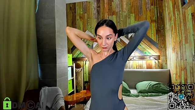 Snapshot of Elliizabeth chatting on 09-26-25, 05:44 Elliizabeth online show from 09-26-25, 05:44