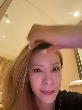Snapshot of miumiu-66 chatting on 10-19-25, 01:23 miumiu-66 online show from 10-19-25, 01:23