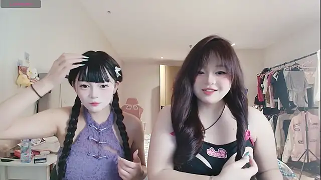 Snapshot of Sio-Ker chatting on 11-06-25, 11:33 Sio-Ker online show from 11-06-25, 11:33