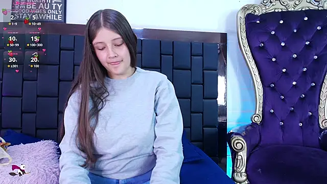 Snapshot of Krystal_Heartss chatting on 10-31-25, 05:36 Krystal Heartss online show from 10-31-25, 05:36