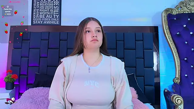 Snapshot of Krystal_Heartss chatting on 11-06-25, 05:14 Krystal Heartss online show from 11-06-25, 05:14