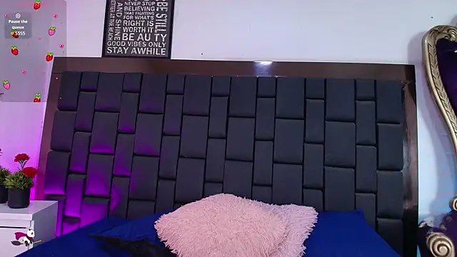 Snapshot of Krystal_Heartss chatting on 11-10-25, 03:11 Krystal Heartss online show from 11-10-25, 03:11