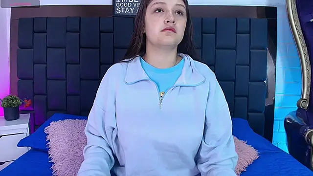 Snapshot of Krystal_Heartss chatting on 11-24-25, 01:00 Krystal Heartss online show from 11-24-25, 01:00