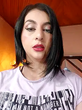 LlianneDiamond1 online show from 09-25-25, 11:30