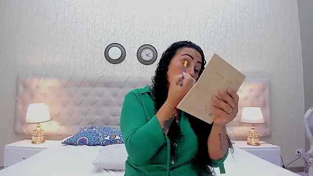 VaniaRose online show from 11-05-25, 01:11