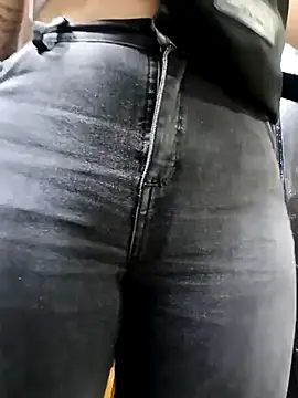 Snapshot of Mia-love-03 chatting on 11-11-25, 11:27 Mia-love-03 online show from 11-11-25, 11:27