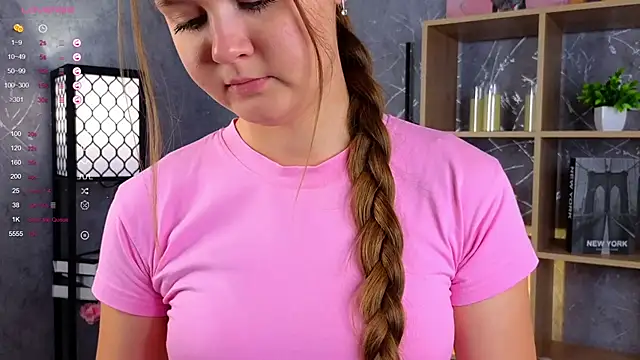 Snapshot of ElenoreReth chatting on 10-12-25, 01:26 ElenoreReth online show from 10-12-25, 01:26