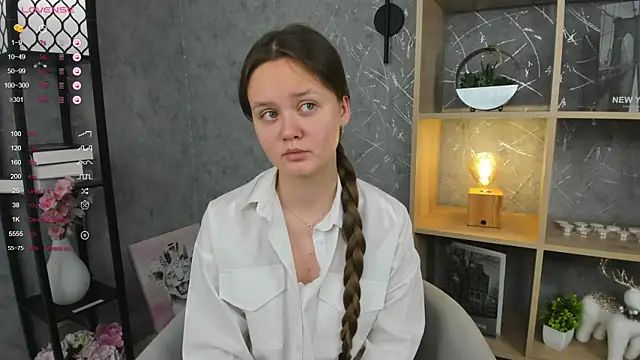 Snapshot of ElenoreReth chatting on 11-21-25, 01:04 ElenoreReth online show from 11-21-25, 01:04