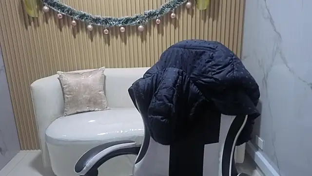 Skyler Gracee Tx online show from 12-14-25, 03:01