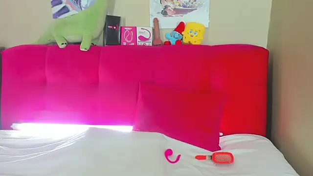 Angel Leeks online show from 11-21-25, 01:04