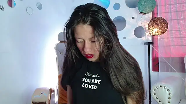 Snapshot of Nina_Roser chatting on 09-24-25, 12:41 Nina Roser online show from 09-24-25, 12:41