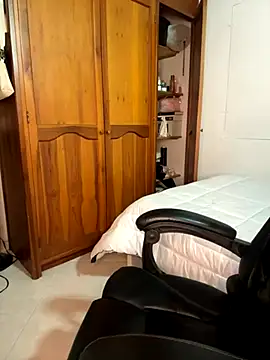 Snapshot of Bleer_Rousse chatting on 10-07-25, 05:10 Bleer Rousse online show from 10-07-25, 05:10