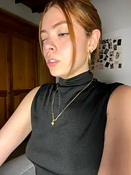 Snapshot of Bleer_Rousse chatting on 11-07-25, 09:59 Bleer Rousse online show from 11-07-25, 09:59