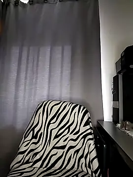 Snapshot of Mia-Reyes chatting on 10-24-25, 01:18 Mia-Reyes online show from 10-24-25, 01:18