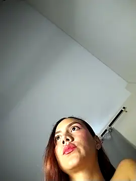Snapshot of Mia-Reyes chatting on 10-27-25, 01:59 Mia-Reyes online show from 10-27-25, 01:59