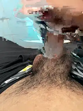 Snapshot of henrique61 chatting on 09-25-25, 06:00 henrique61 online show from 09-25-25, 06:00