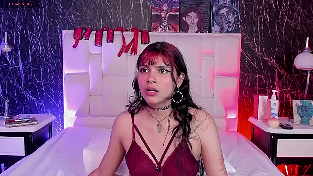 Raven Rox online show from 10-16-25, 04:13