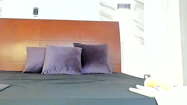 Charlotte-Smit online show from 11-04-25, 06:29