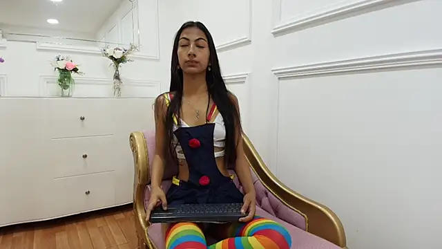  marianagarcia  online show from 10-13-25, 06:19