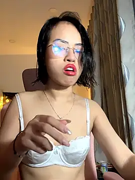 EllieYoon online show from 12-20-25, 04:03