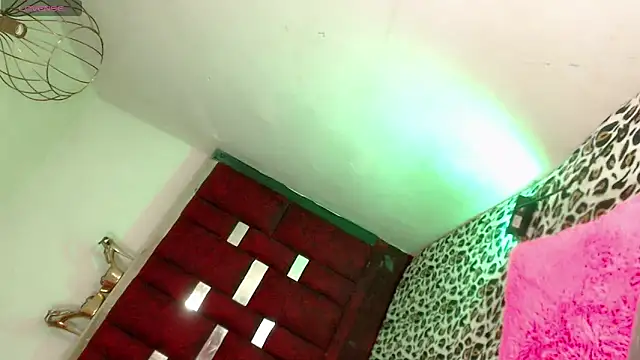 roxanawillts online show from 04-27-26, 01:20