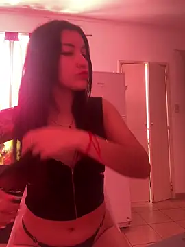 Snapshot of KarenG2025 chatting on 11-25-25, 04:29 KarenG2025 online show from 11-25-25, 04:29