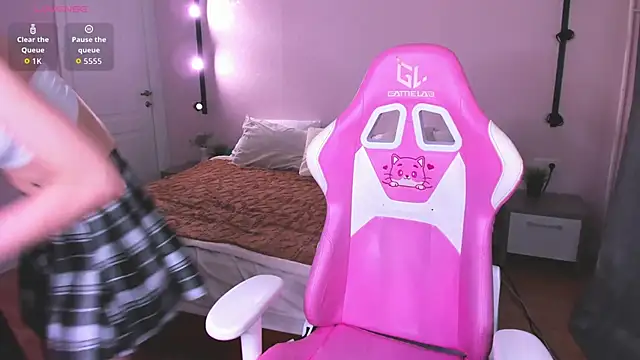 Alic Fox online show from 10-14-25, 12:33