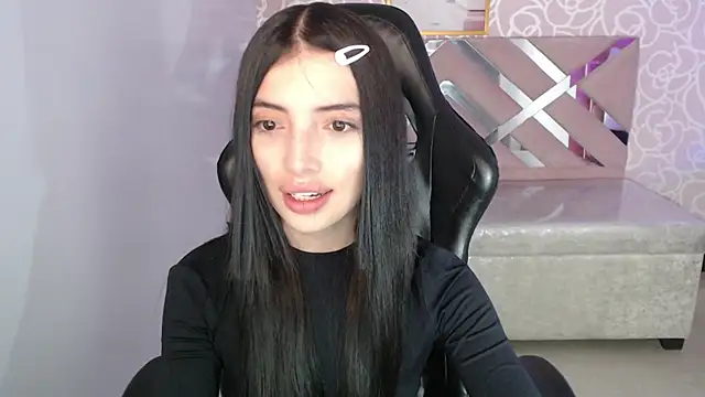 cynthia ch online show from 10-10-25, 03:49