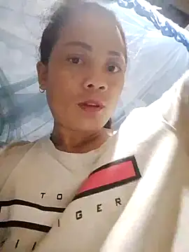 Snapshot of Bonnie-sexy chatting on 10-17-25, 08:00 Bonnie-sexy online show from 10-17-25, 08:00