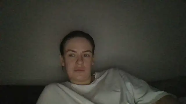 Snapshot of Veylonna chatting on 10-31-25, 06:42 Veylonna online show from 10-31-25, 06:42