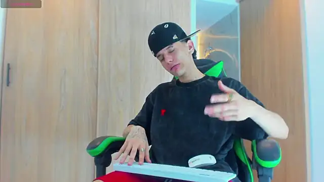 Skinny batman online show from 09-30-25, 04:12